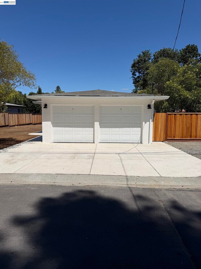 Building Photo - 74-78-78 Palana Ct