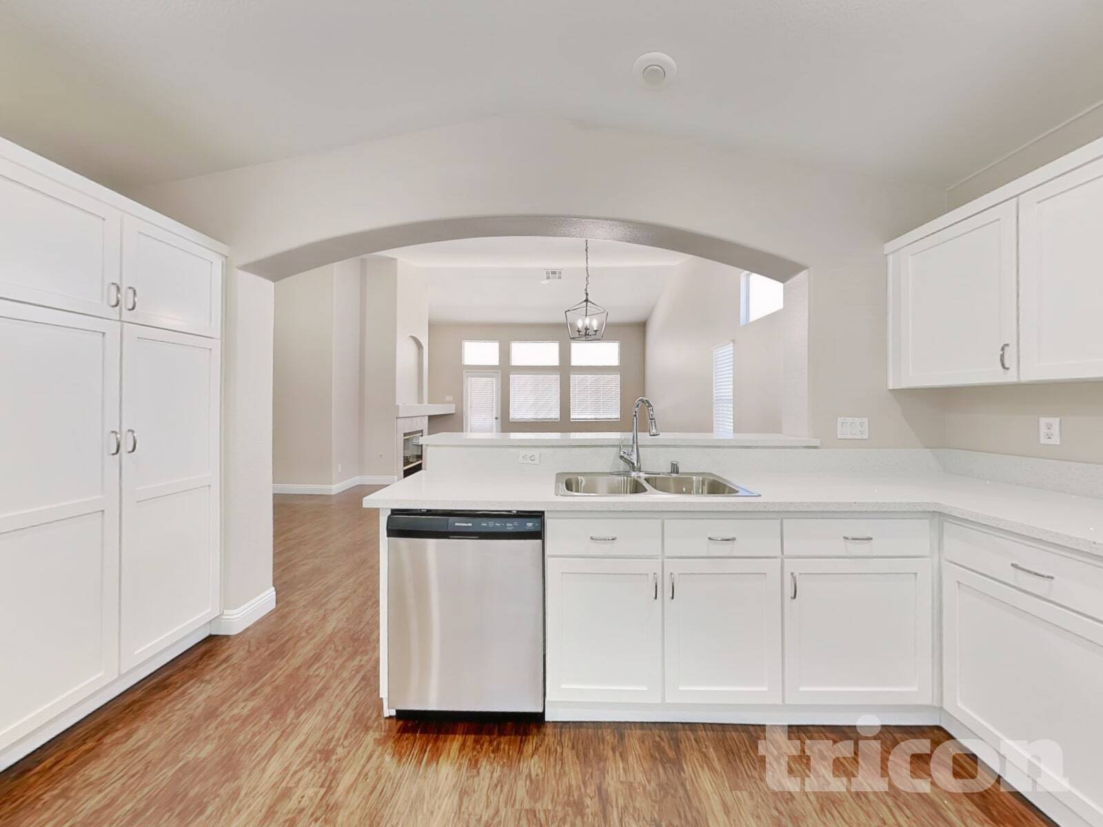 Building Photo - 710 Wolf Lake Ave