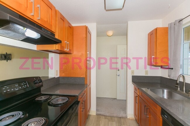 Building Photo - a 2 bdrm, 2 bath townhome  with 1 prkg at ...