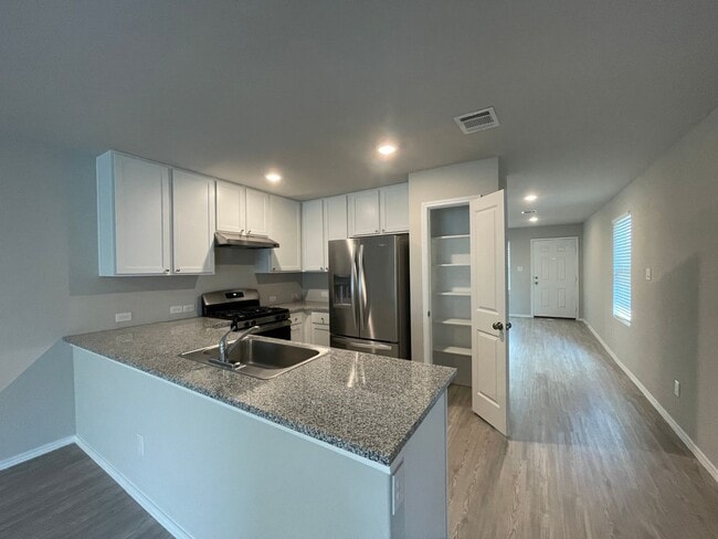 Building Photo - Single family home for rent