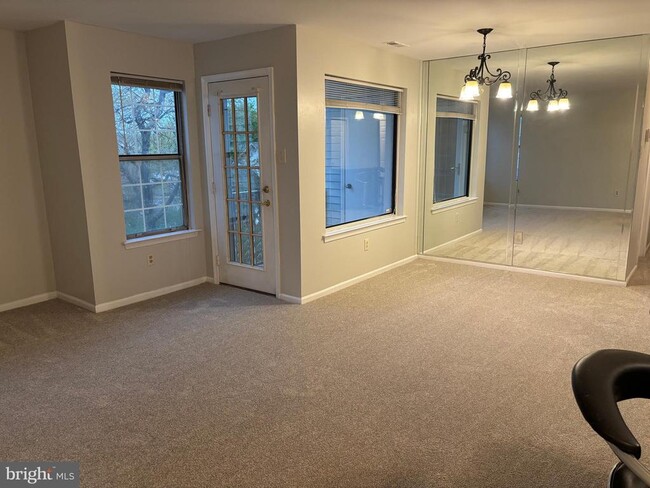 Building Photo - 1807 Diamond Dr