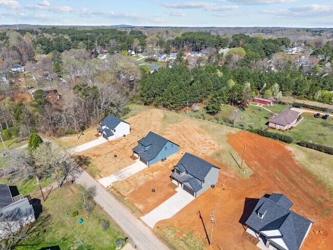 Building Photo - New Salisbury 4 bedroom 2.5 bathroom