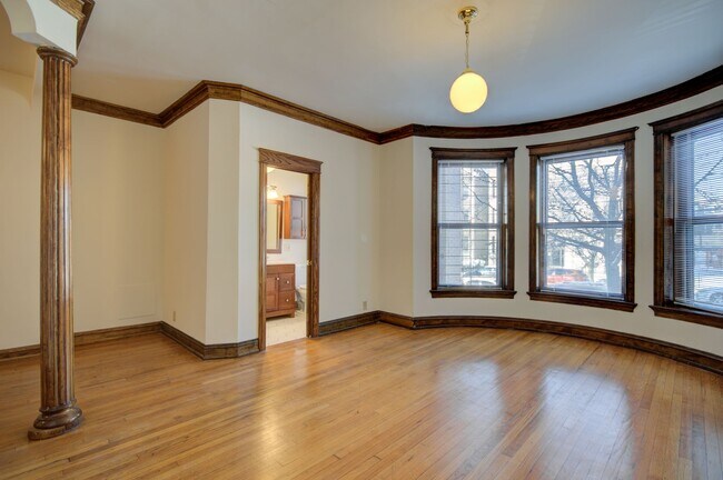 Building Photo - 845 W. Sheridan