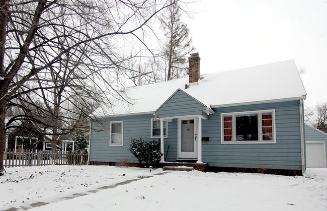 Primary Photo - 704 S Grove St