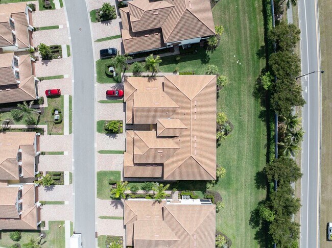 Building Photo - 12023 Hawthorn Lake Dr