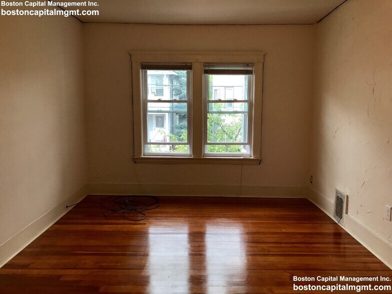 Building Photo - 55 Moreland St