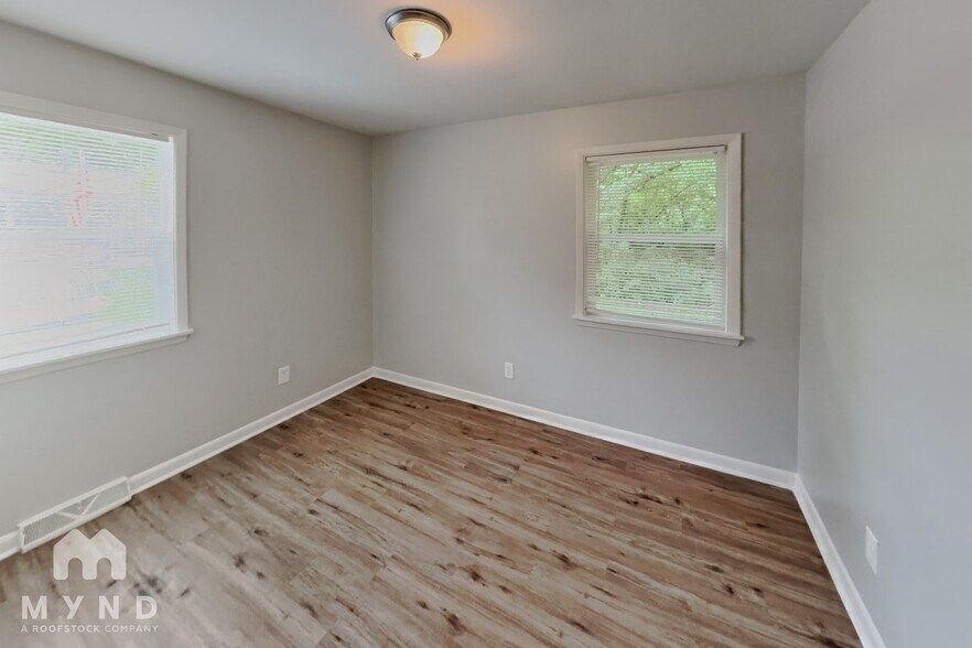 Building Photo - 2405 Longleaf Dr
