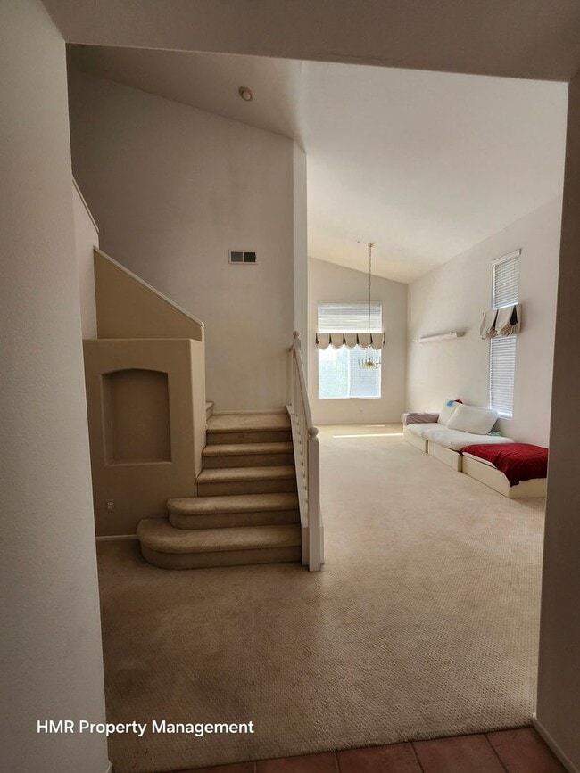 Building Photo - Beautiful two-story in Hunter's Ridge