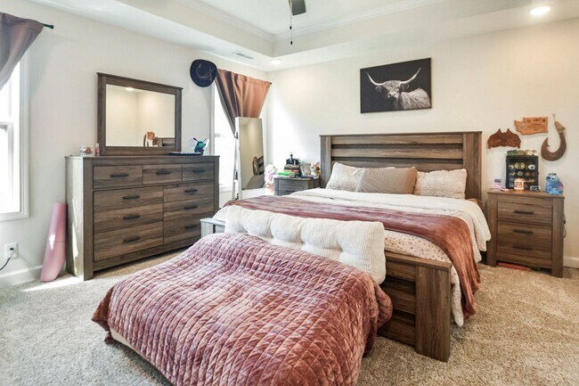 Building Photo - Pet Friendly Four Bedroom!