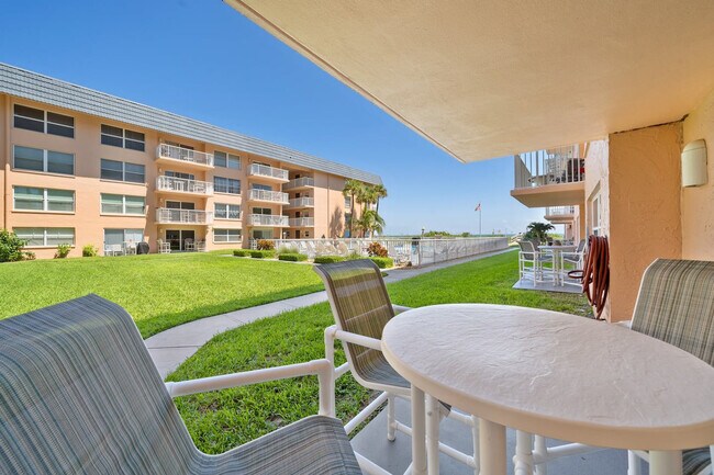 Building Photo - 10 Sunflower St