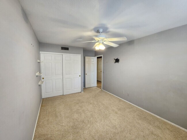 Building Photo - 15013 S 46th Pl