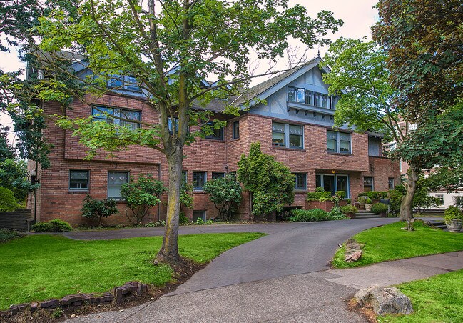 Building Photo - 211 W Highland Dr