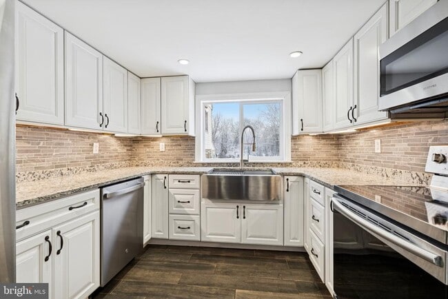 Building Photo - 1687 E Main St