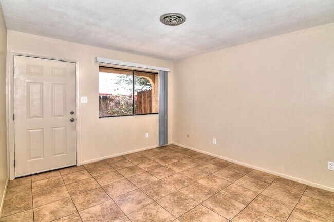 Building Photo - 2122 S Maple Ave