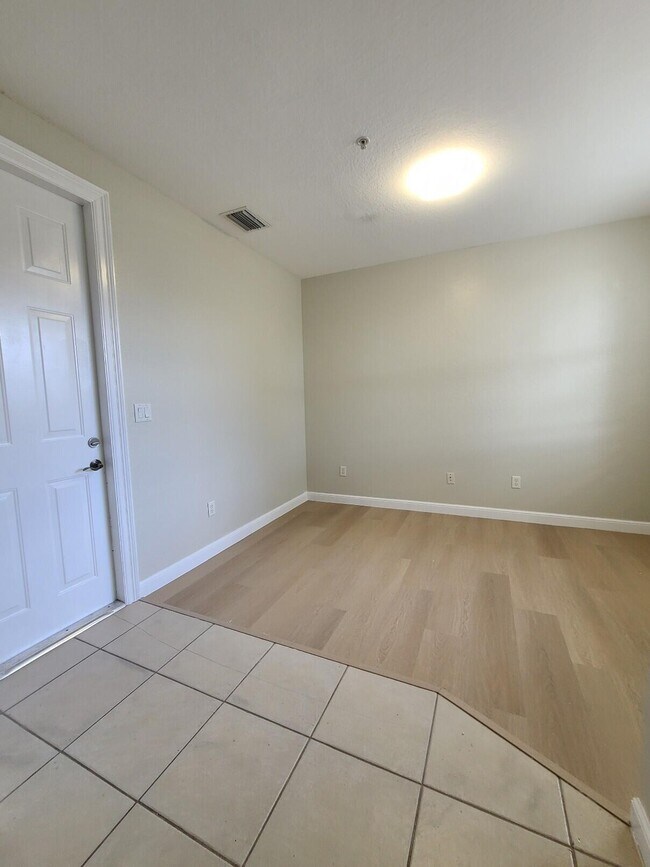 Building Photo - 590 Amador Ln