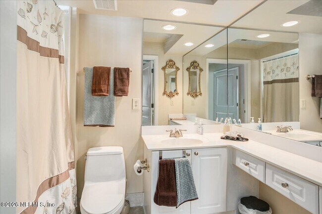 Building Photo - 400 E Bay St