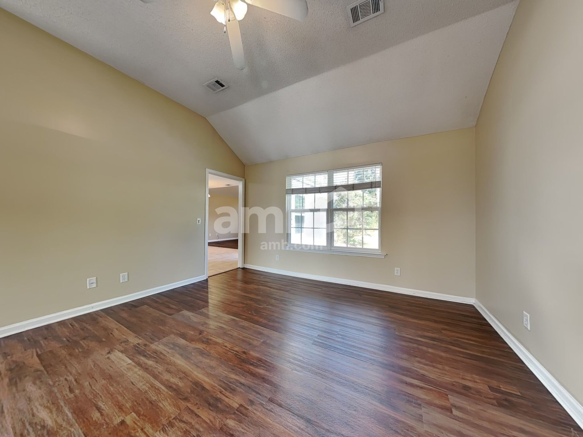 Building Photo - 420 Roberts Way