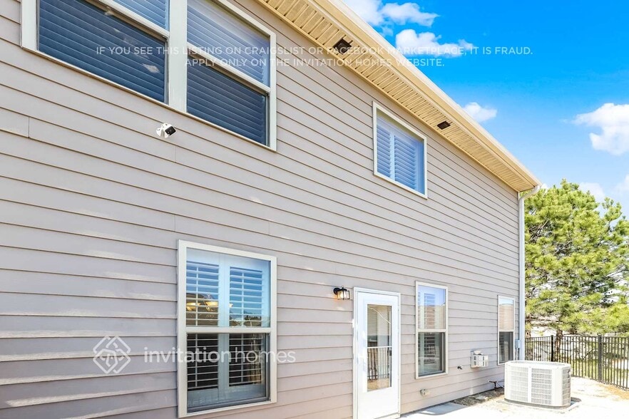 Building Photo - 3552 Village Enclave Ln