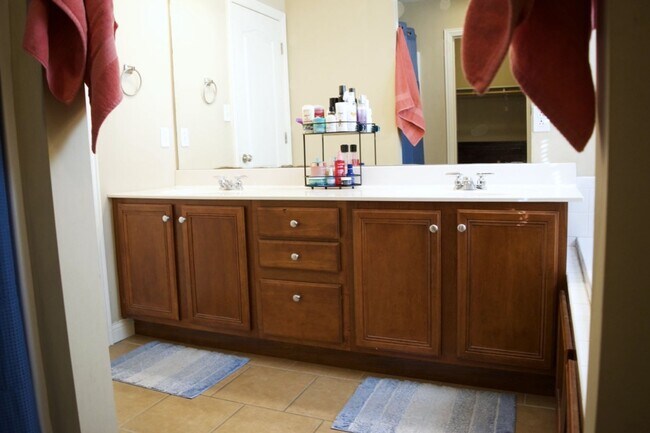 Building Photo - Nice 3 Bed 2 Bath House In Vanderveen Crossing!