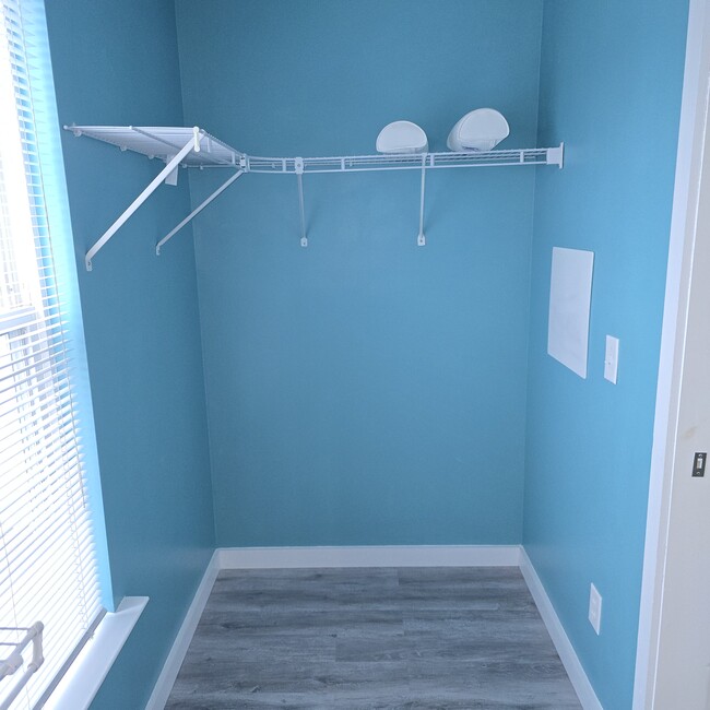 Primary closet - 4007 Longbow Ct