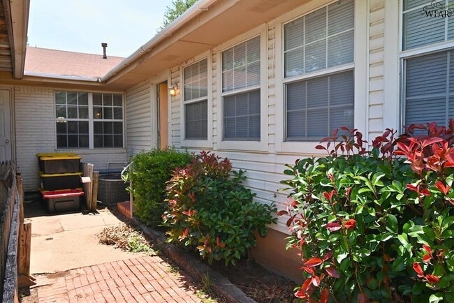 Building Photo - 4644 Bunny Run Dr