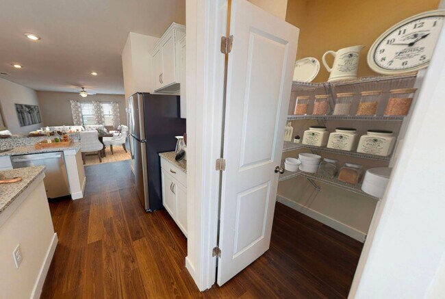 Building Photo - Willet | 4 Bed 3.5 Bath | Garage | 2287 sf | $3120 - $3432 | 8, 9, 13, 14, and 15 month lease terms