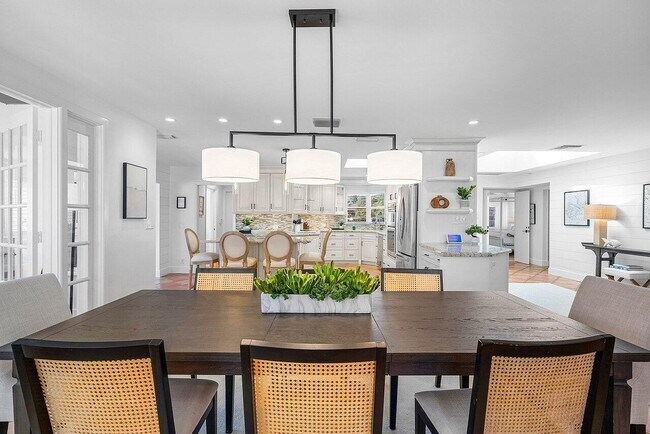 Building Photo - 18 Bristol Ln