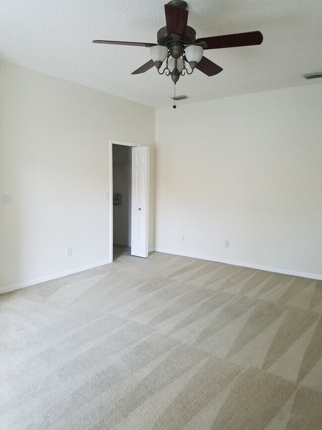 Building Photo - Newly carpeted  3 bedroom and 2 bath home ...