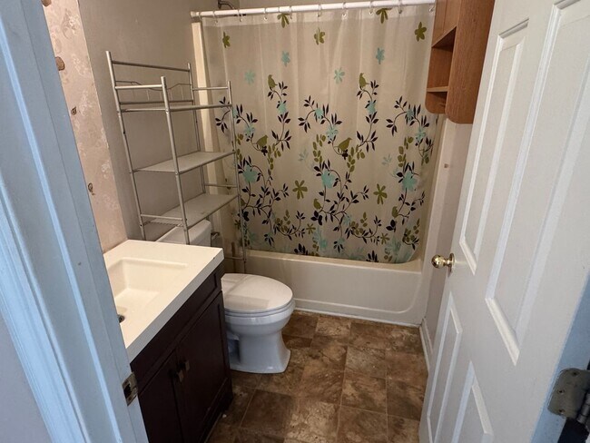 Building Photo - Blackberry Ln Duplex