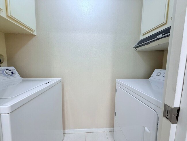 Building Photo - Best Value in Irvine!