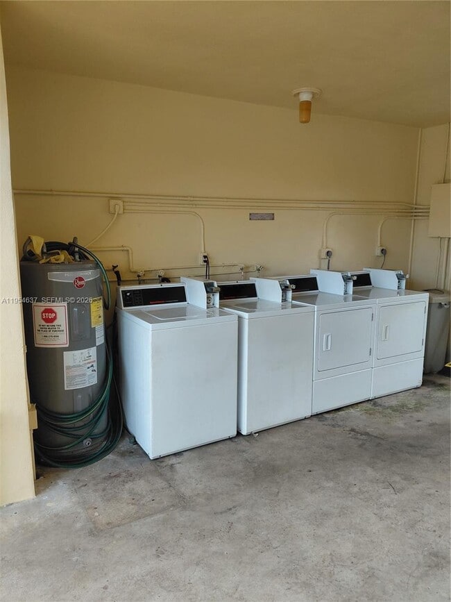 Building Photo - 731 Hummingbird Way