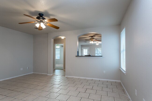 Building Photo - Cozy 3/BR 2/BA One-Level Home with Covered...