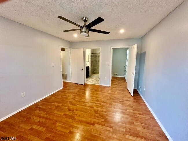 Building Photo - 111 Lindsey Ct