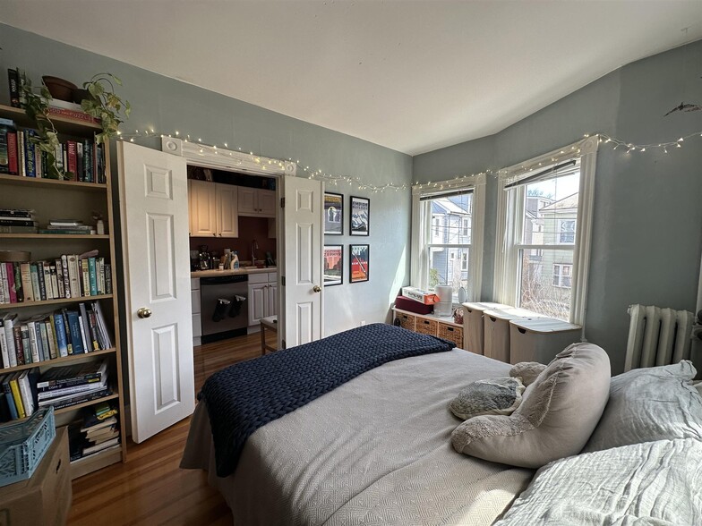 Building Photo - 71 Woods Ave