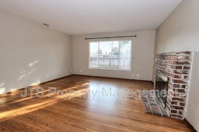 Building Photo - 10624 Chardonay Dr