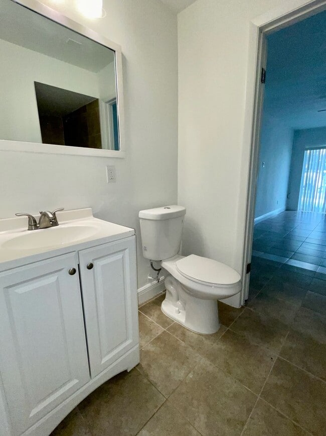 Building Photo - 1 Bed /1 Bath w/ Private Courtyard