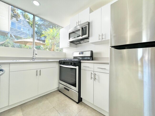 Building Photo - 2100 Griffith Park Blvd
