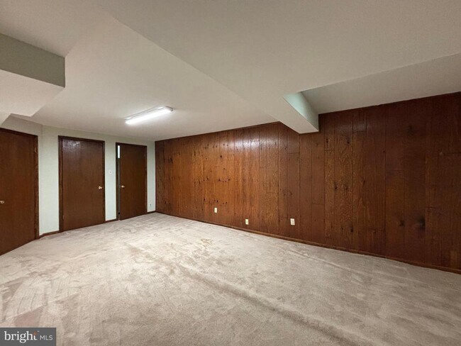 Building Photo - 8210 Riverside Rd