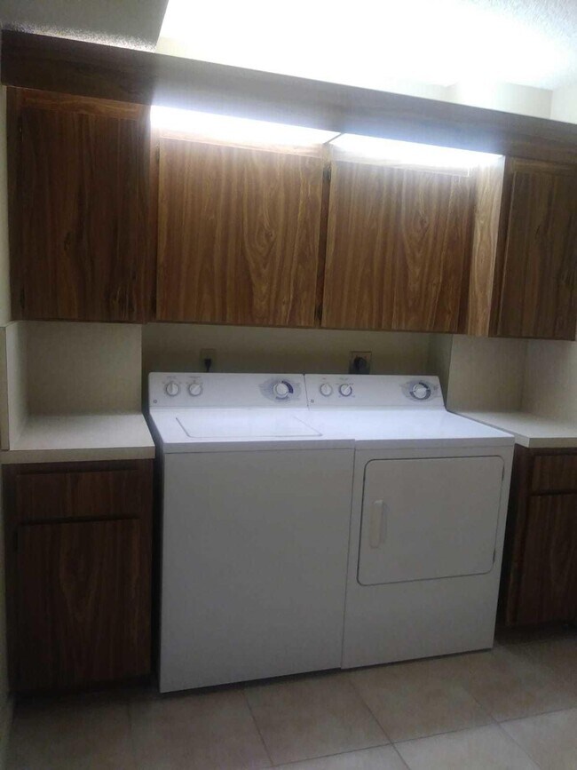Building Photo - 3626 Whitehall Dr