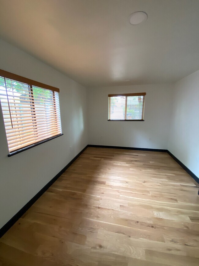 bedroom - 1711 Brentwood St