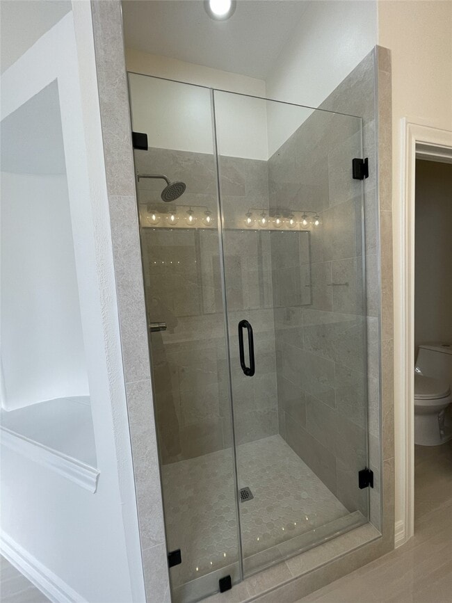 Building Photo - 5622 Lake Pl Dr