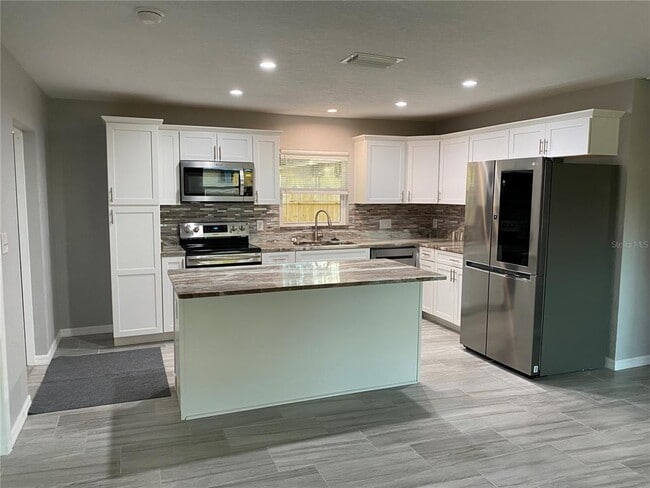 Building Photo - 38415 9th Ave