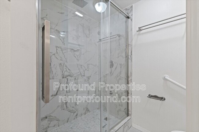 Building Photo - 9045 SW Pinto Ct
