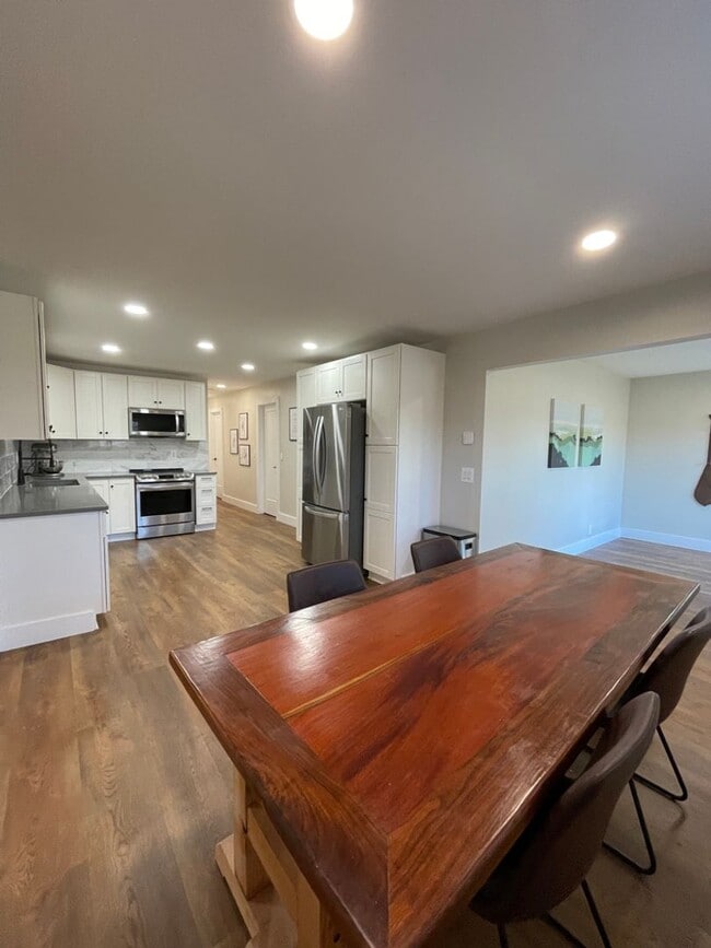 Building Photo - Lovely Ranch Home