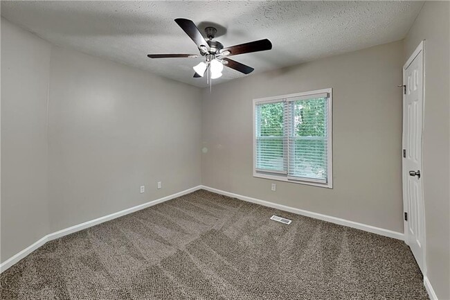 Building Photo - 174 Fox Dr