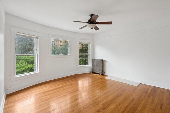 Building Photo - 807 Greenleaf St