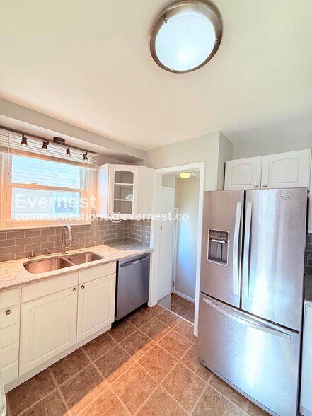 Building Photo - 605 N Dorchester Ave