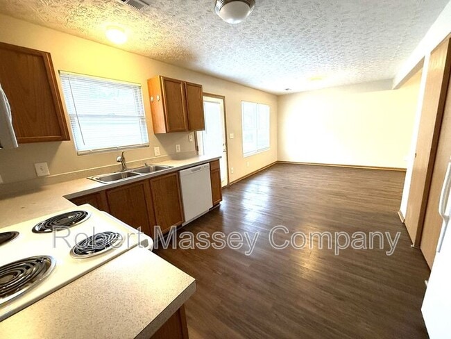 Building Photo - 7127 Black Mountain Dr