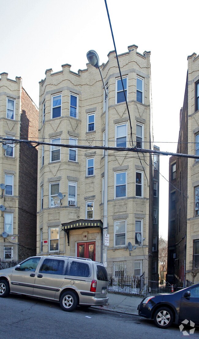 Primary Photo - 16 Locust Hill Ave