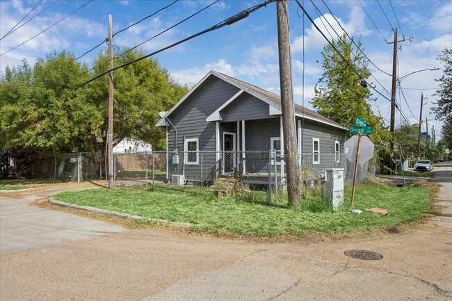 Building Photo - 502 Gregg St